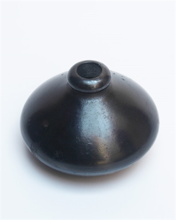 Black Pottery Flower Vase plane